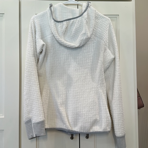 Women’s Patagonia, white fleece reversible jacket with gray detail, size small - Picture 5 of 8